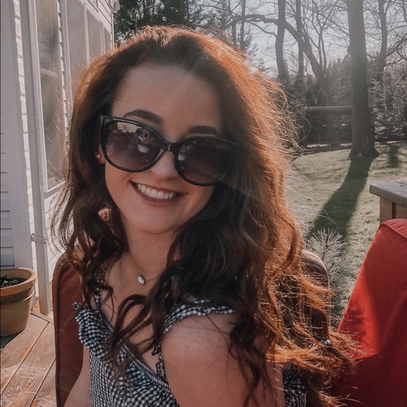 Meet your Posher, Katie - Picture 2 of 3